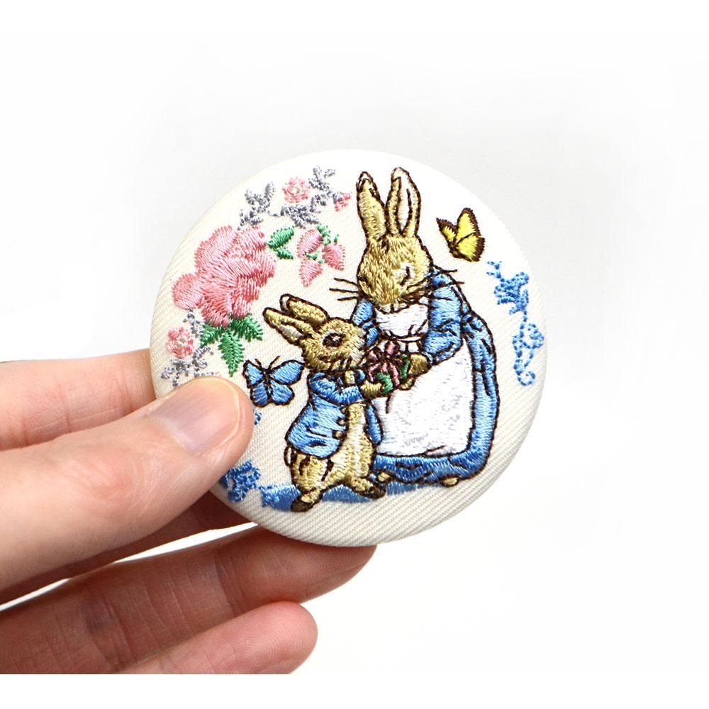 刺繍缶バッジ (ホワイト)