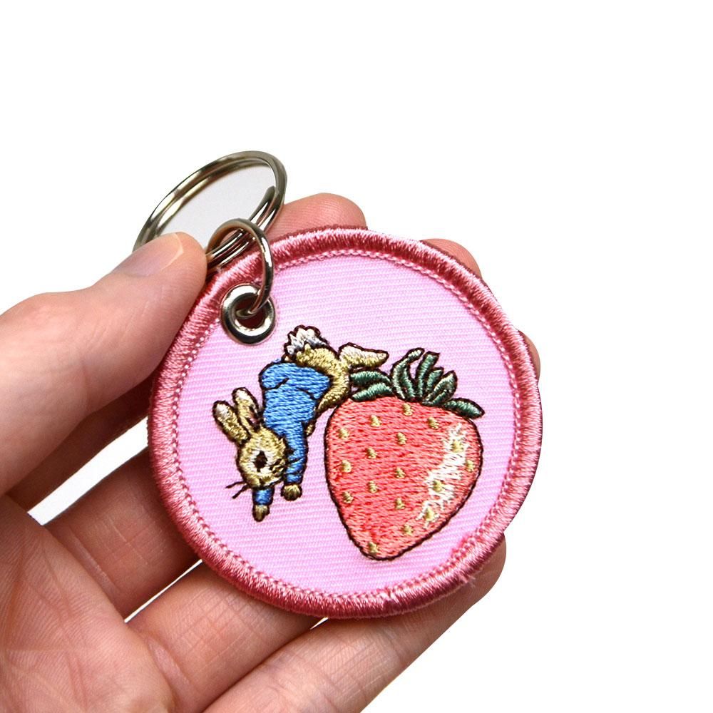 刺繍キーホルダー (いちご)